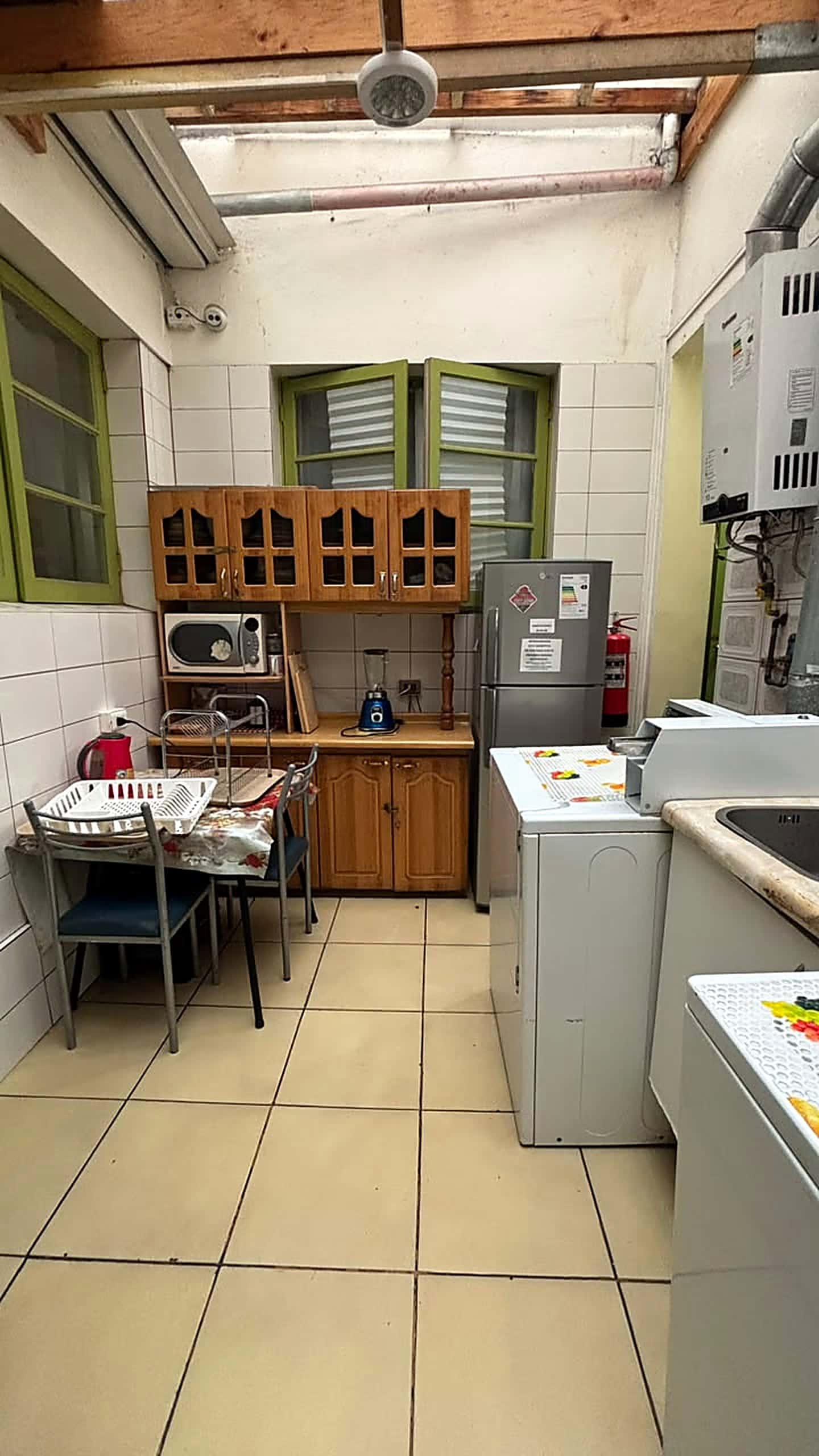 Otra de las cocinas, con microondas